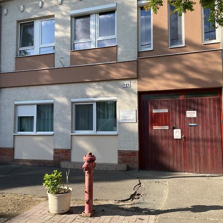 Nyil Apartman Wellnes Debrecen Ngoại thất bức ảnh